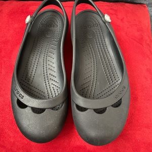 Women’s Crocs Slip On Style Shoes in Size 7!